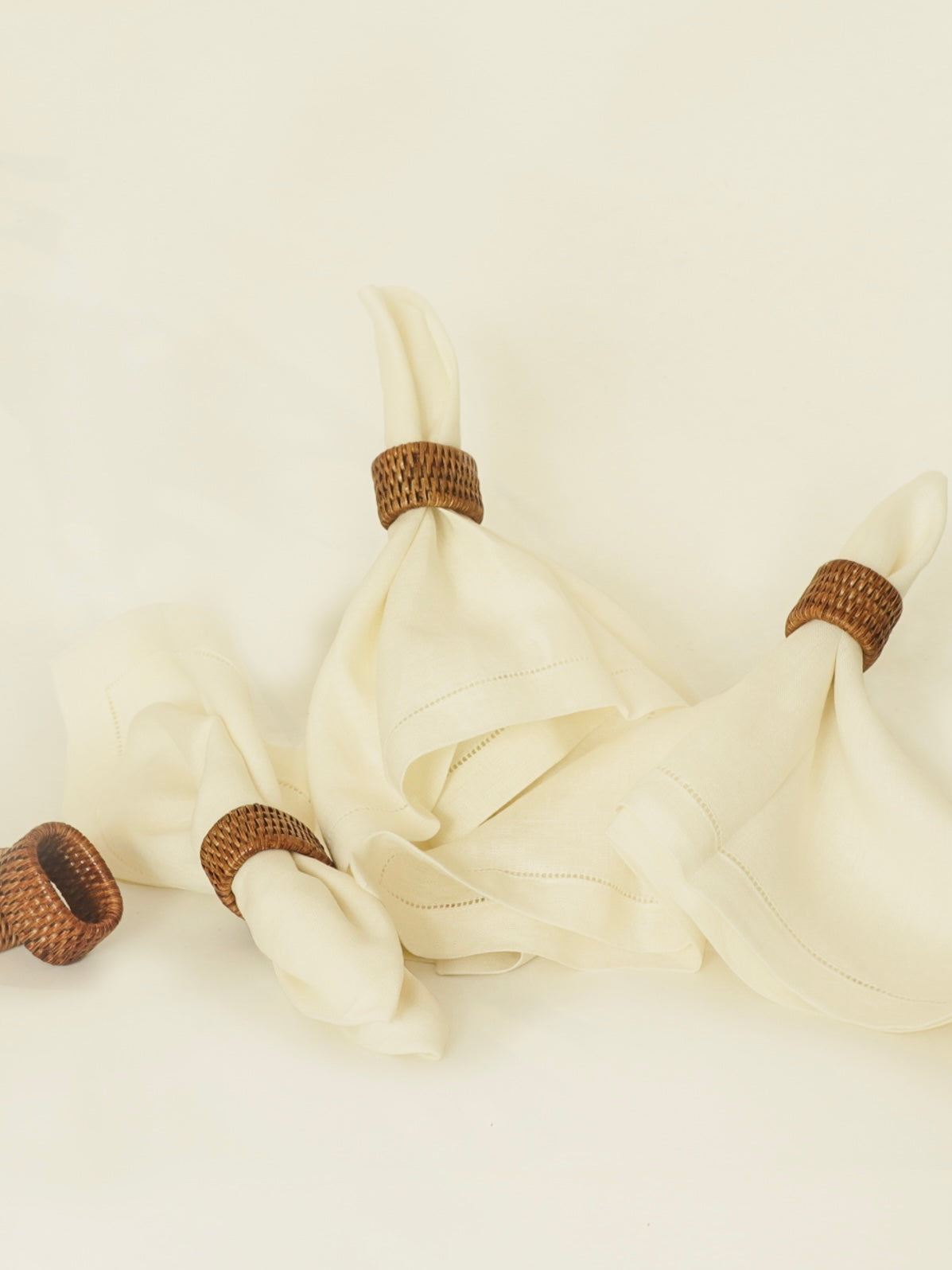 rotan servetringen set van 4 - sfeerfoto