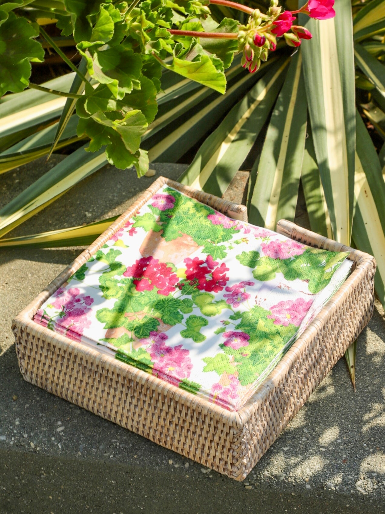 rotan licht bruine servethouder - sfeerfoto