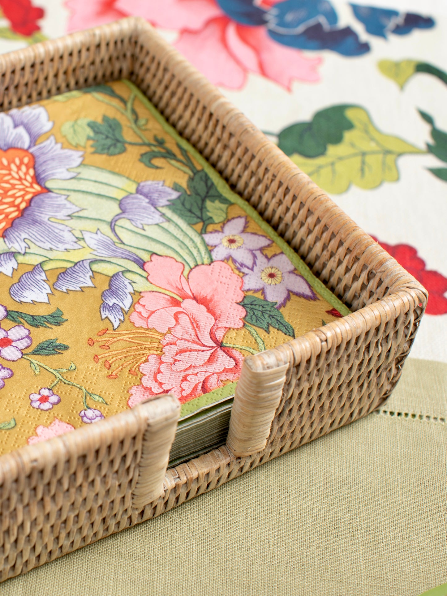 rotan licht bruine servethouder - sfeerfoto 2