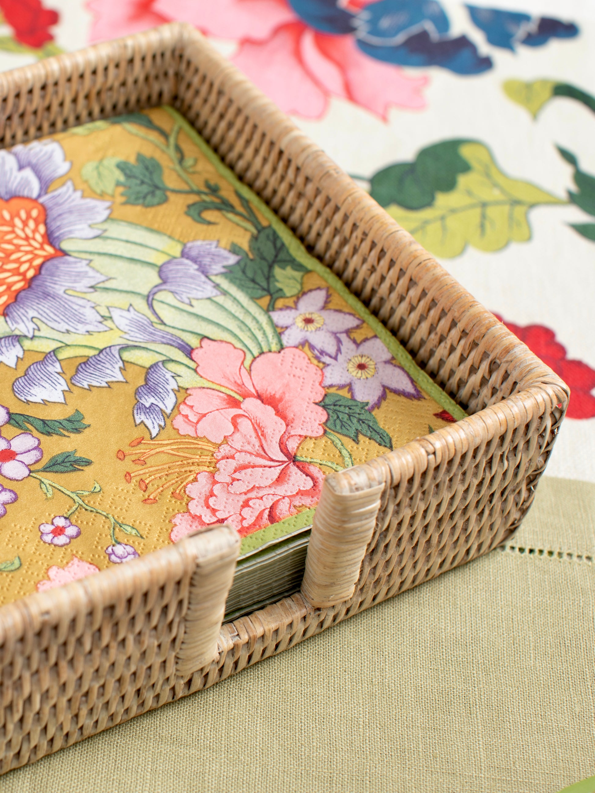 rotan licht bruine servethouder - sfeerfoto 2