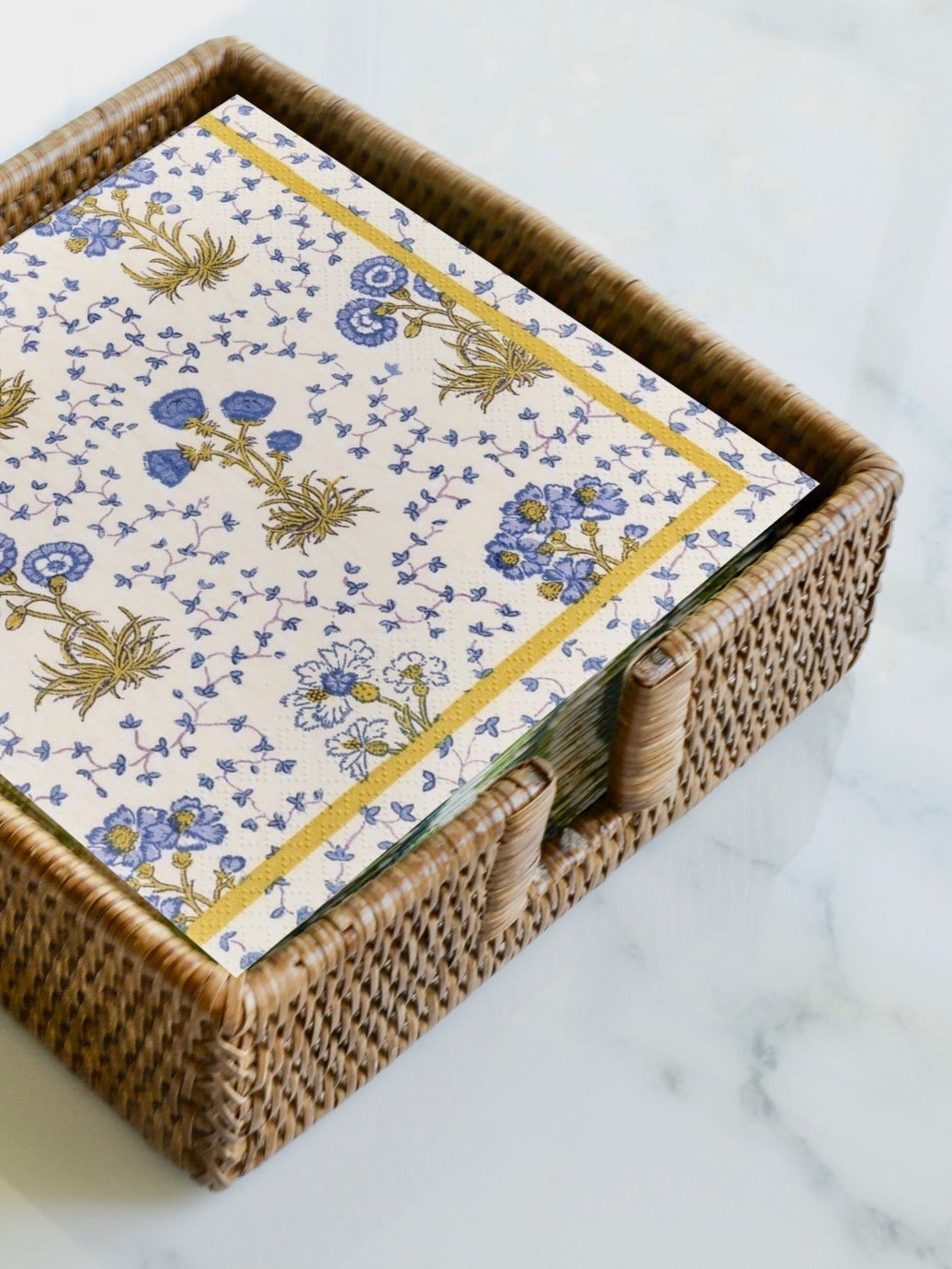 rotan bruine servethouder - sfeerfoto 2